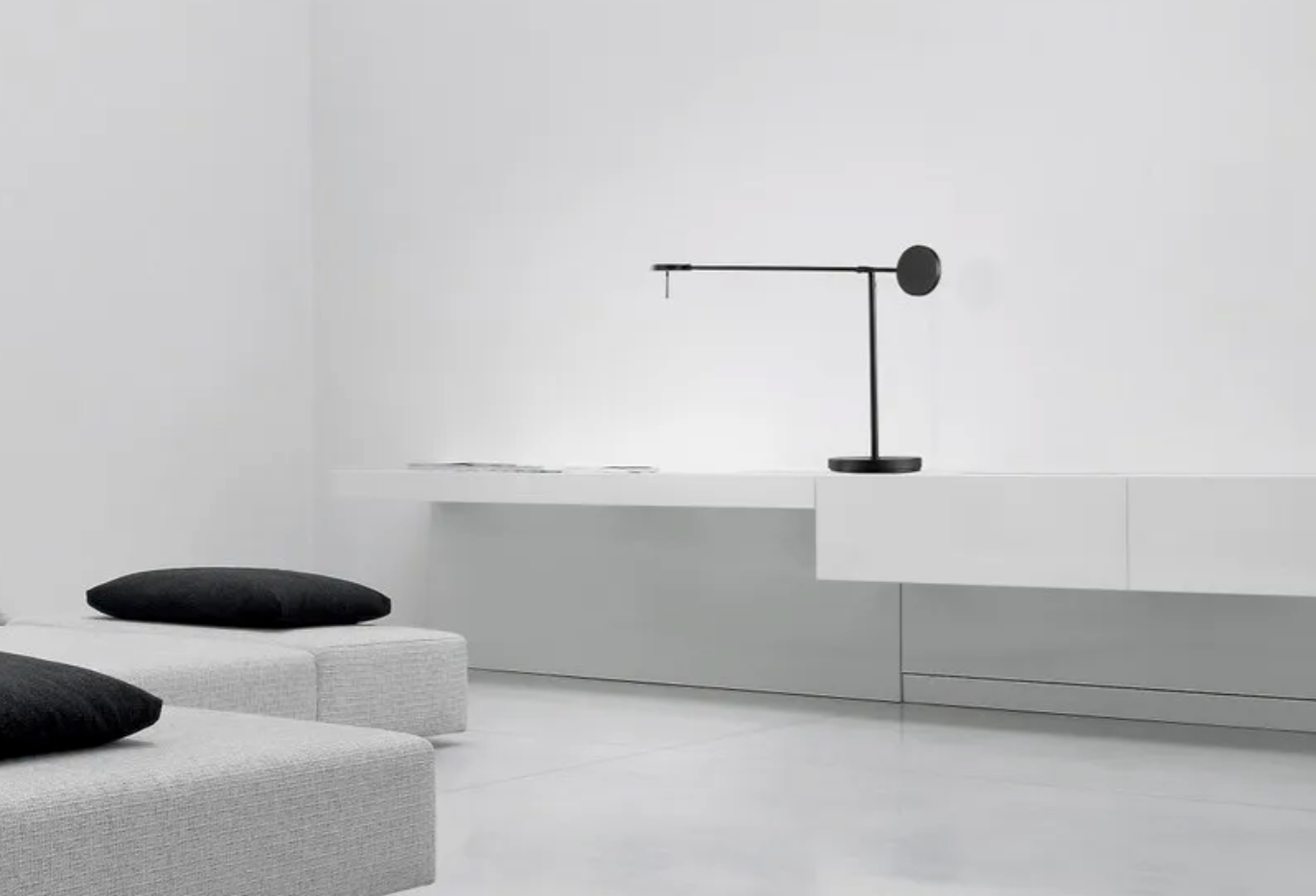 Refined Span Desk Lamp-Domus Collective