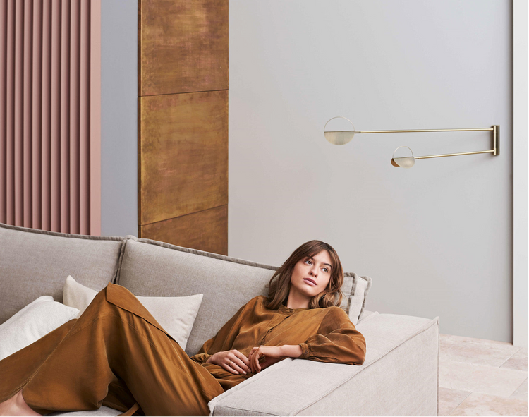 Petal Poise Wall Lamp