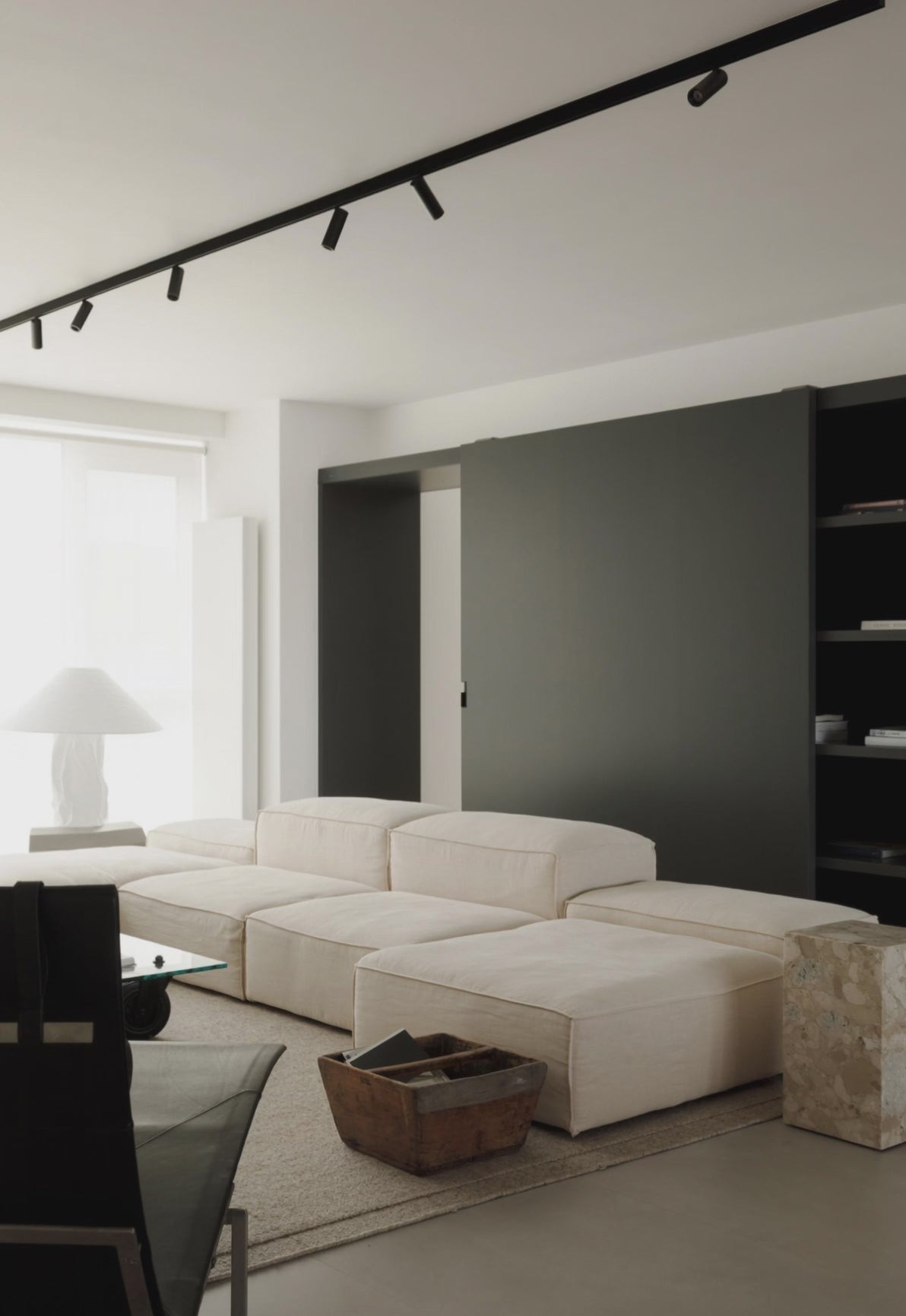 Load video: Paper Sculpture Table Lamp